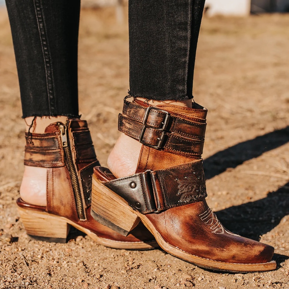 NWT Waylon boots by Free Bird